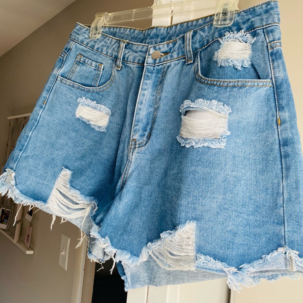 Cutt-off’s Mom Jean Shorts